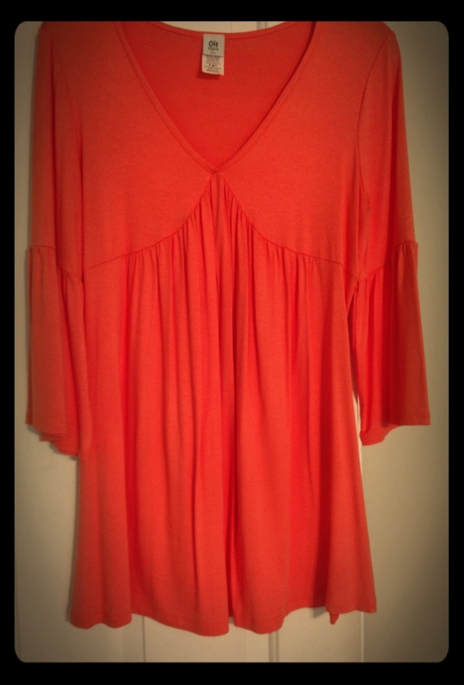 V-neck flowy top